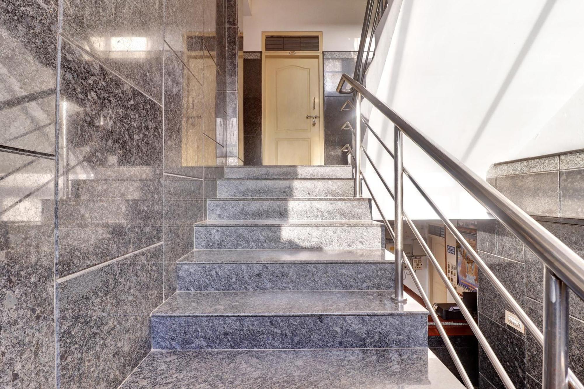 Oyo Flagship Amman Lodge Chennimalai Екстериор снимка
