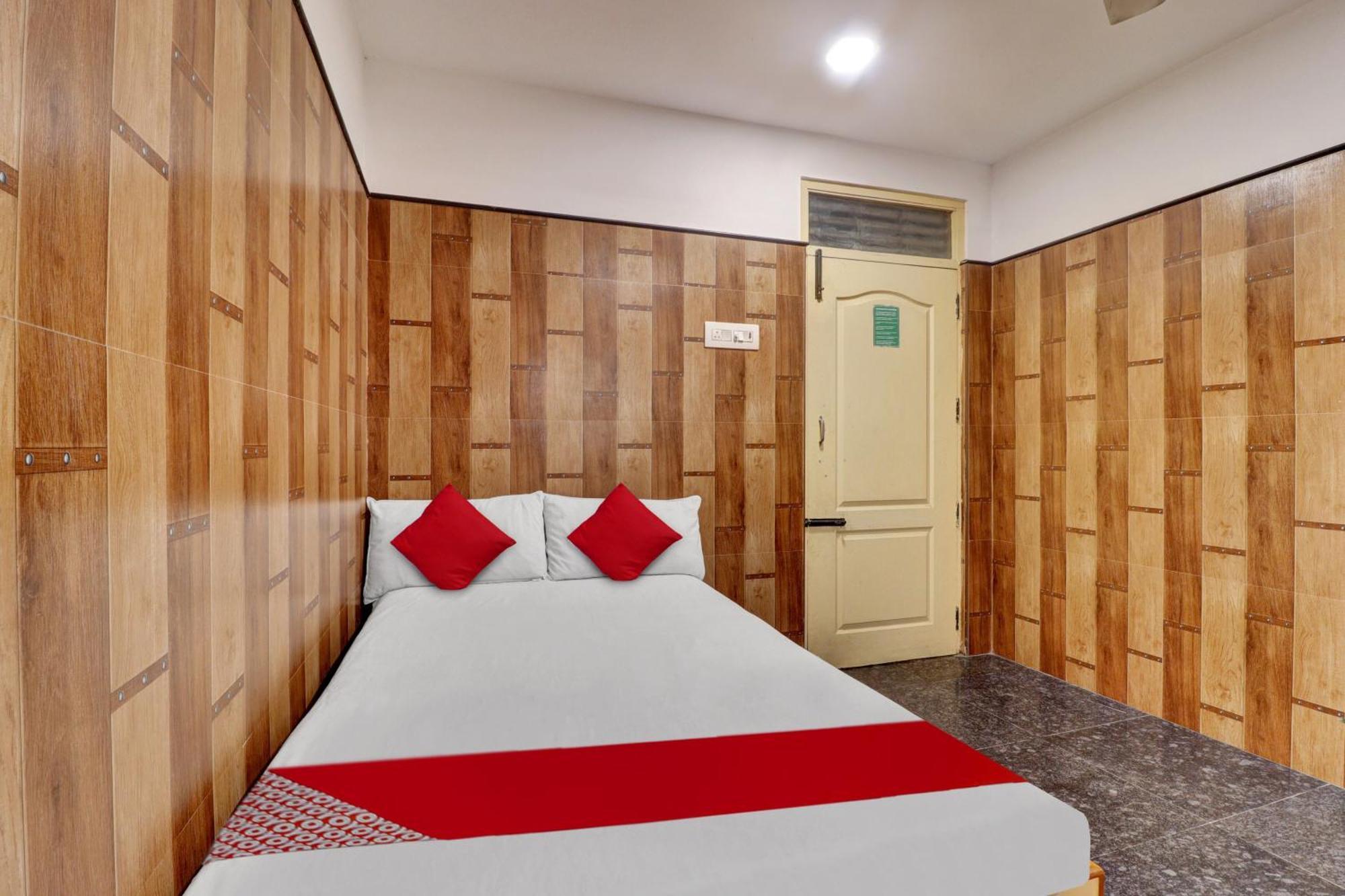 Oyo Flagship Amman Lodge Chennimalai Екстериор снимка