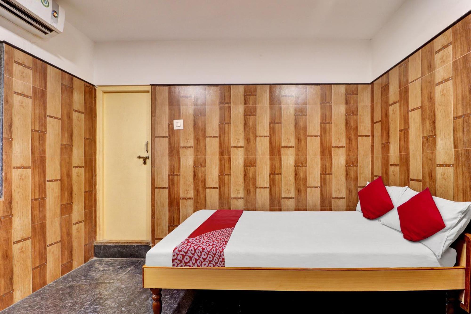 Oyo Flagship Amman Lodge Chennimalai Екстериор снимка