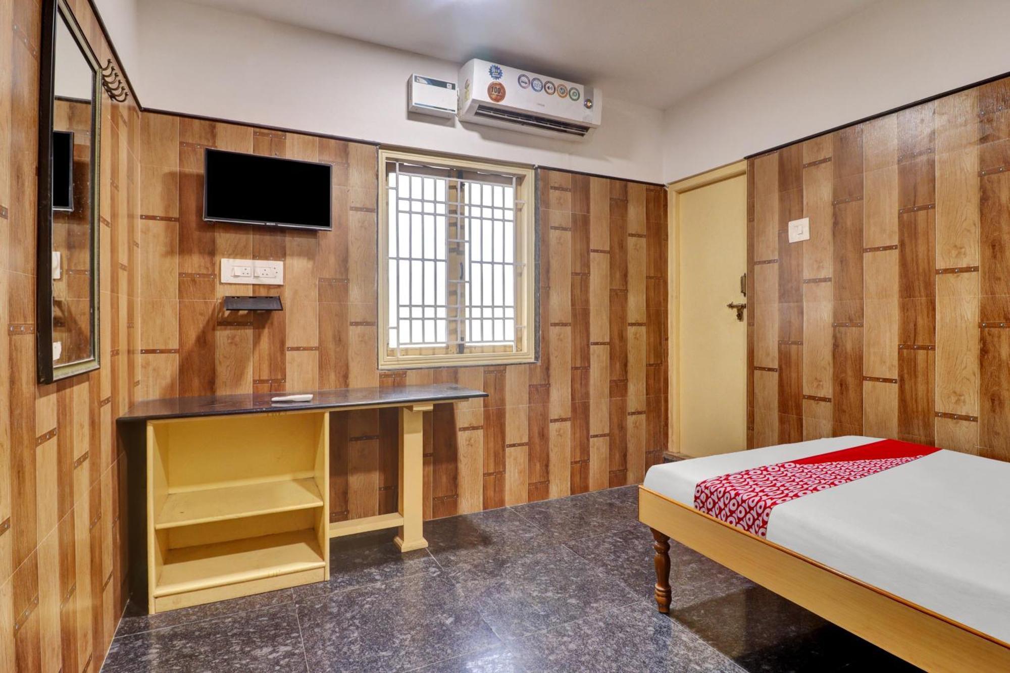 Oyo Flagship Amman Lodge Chennimalai Екстериор снимка